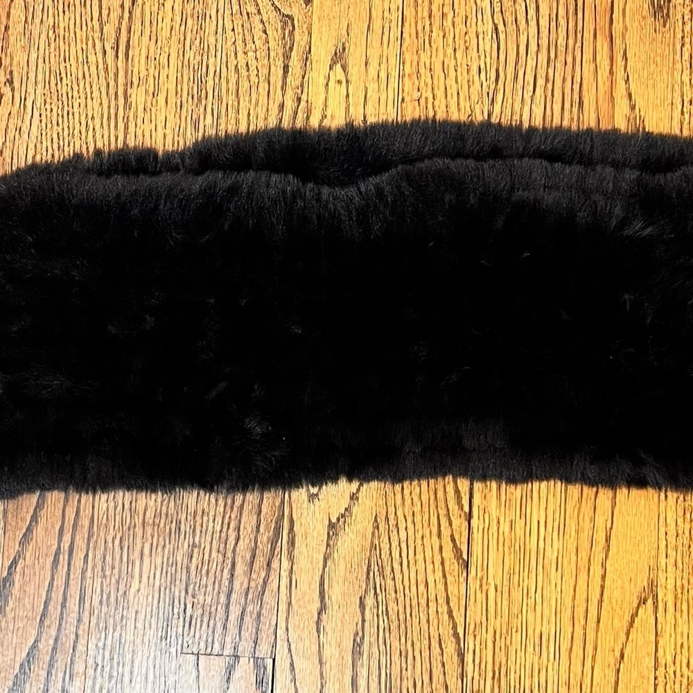 Saks Fifth Avenue Black Faux Fur Trim Scarf Loop NWT Mob Luxe Rich Auntie Luxury - Picture 4 of 6